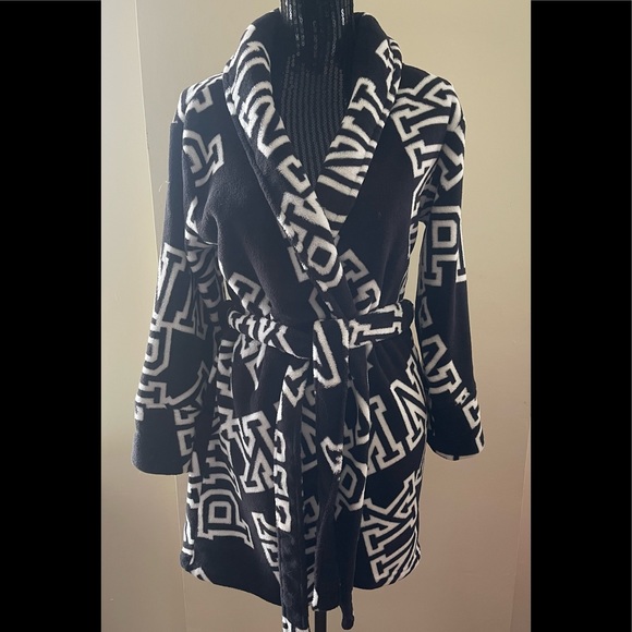 Pink V/S Black & White Plush Robe Size Xs/S - Picture 1 of 10